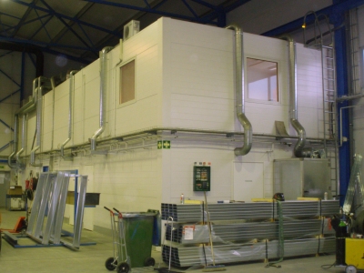 Mastervent Oy:n teollisuushallin toimistot ja v�est�nsuoja